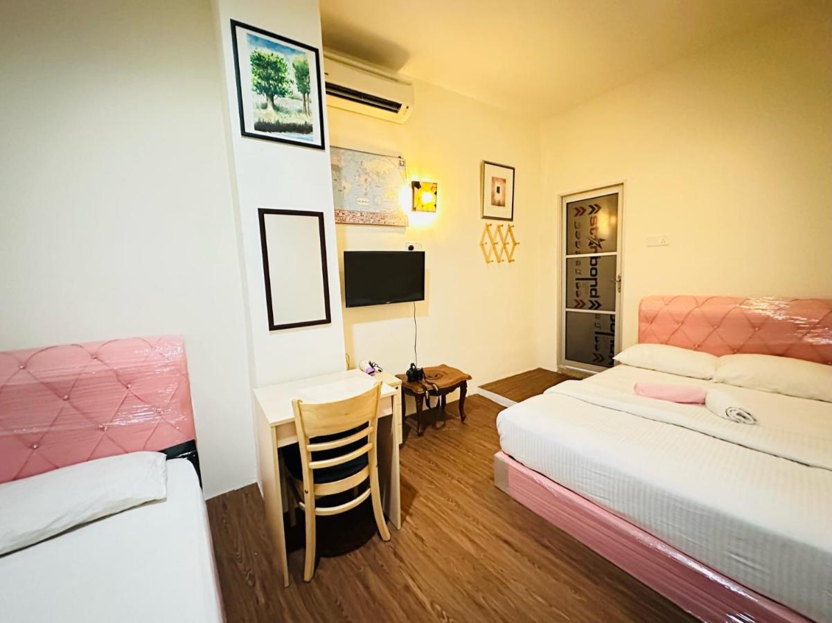 The Explorers Guesthouse And Hostel — Photos 3
